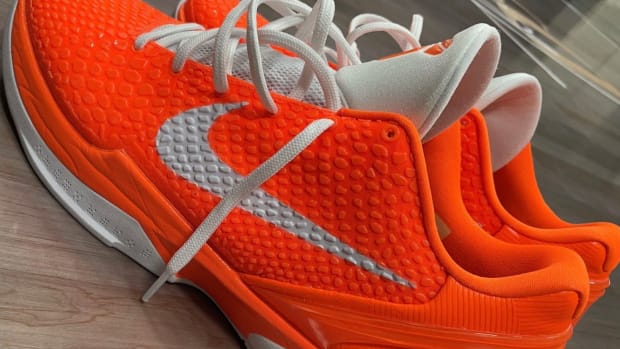 DeMar DeRozan wore a pair of Nike Kobe 6 in the WNBA colorway.